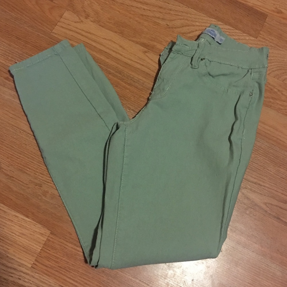 Women’s cropped skinny capris